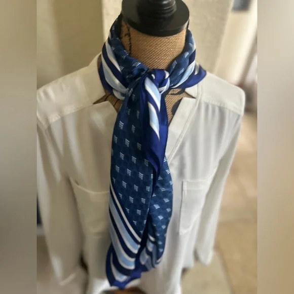 Vineyard Vines 100% Silk Navy & White Scarf - Picture 6 of 16